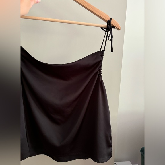 Silky top with knots on shoulder - Picture 2 of 3